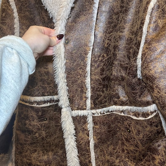Urban Outfitters Oversized Faux Suede Sherpa Jacket - Picture 3 of 7